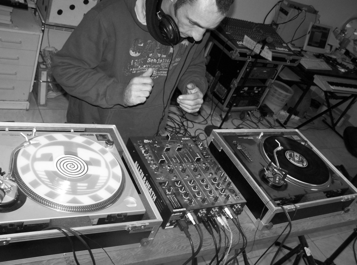 Dj Mohm aux platines ^^